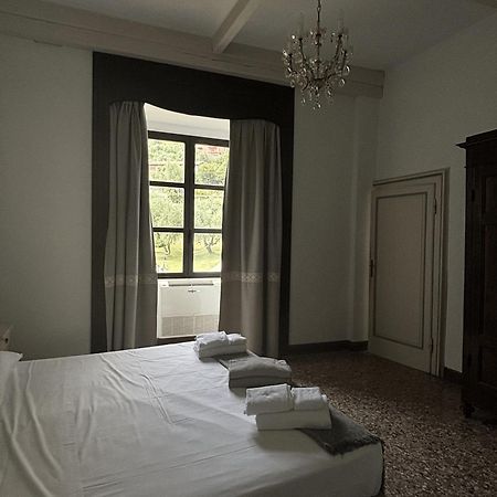 Castello Oldofredi Aparthotel Монте Изола Екстериор снимка