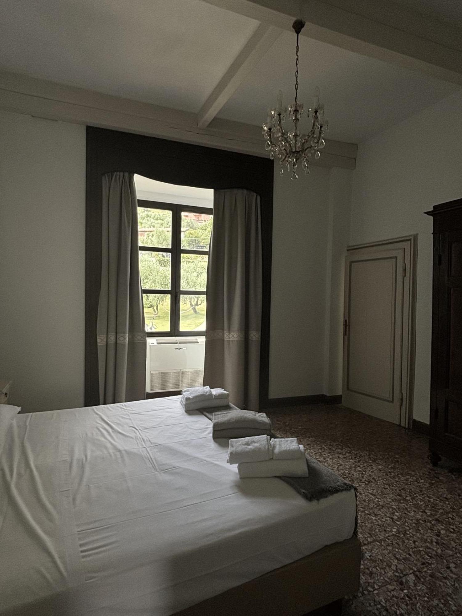 Castello Oldofredi Aparthotel Монте Изола Екстериор снимка