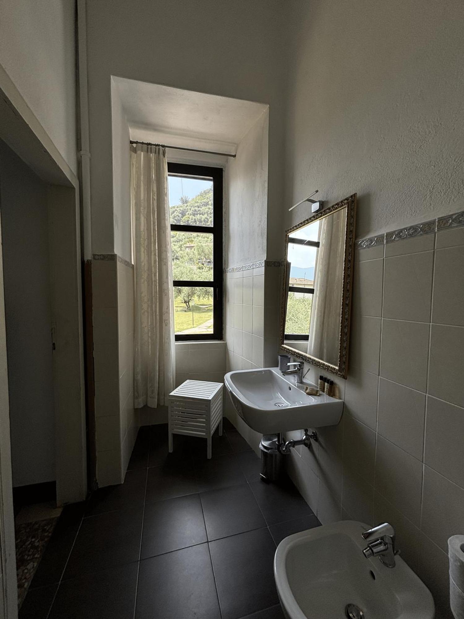 Castello Oldofredi Aparthotel Монте Изола Екстериор снимка