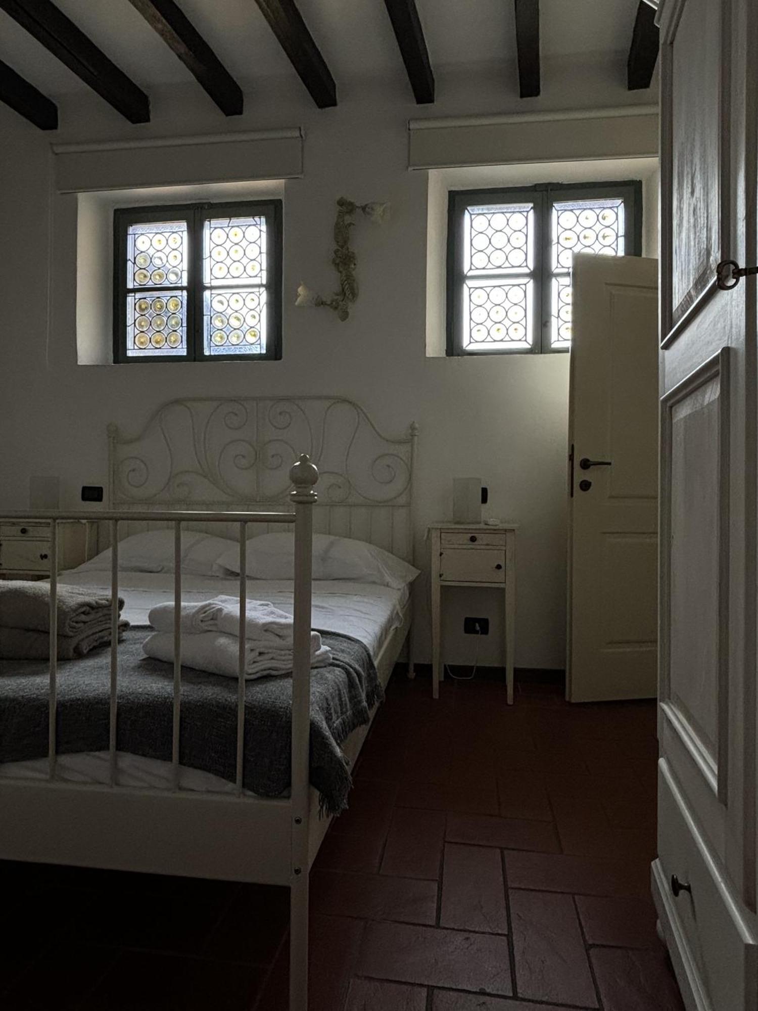 Castello Oldofredi Aparthotel Монте Изола Екстериор снимка