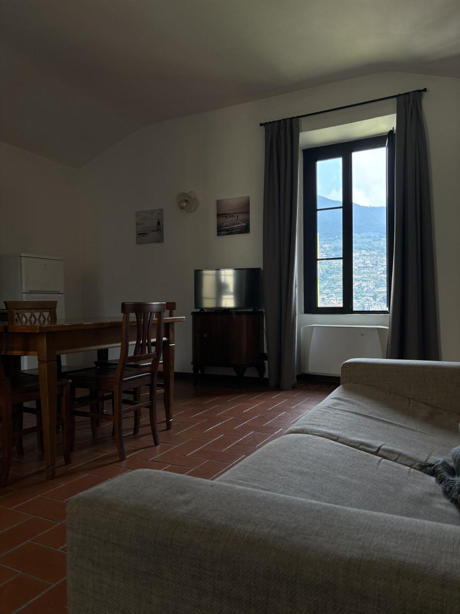 Castello Oldofredi Aparthotel Монте Изола Екстериор снимка