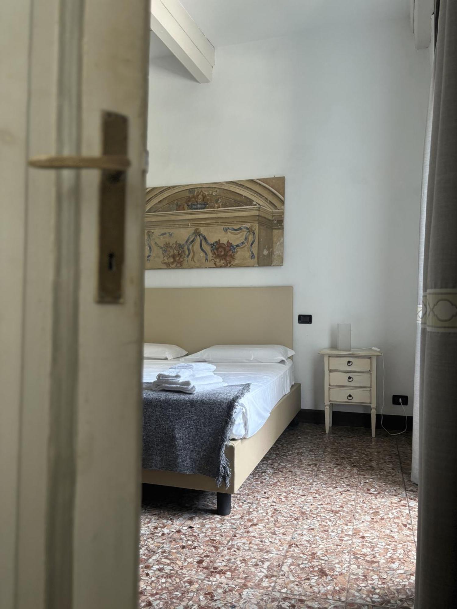Castello Oldofredi Aparthotel Монте Изола Екстериор снимка