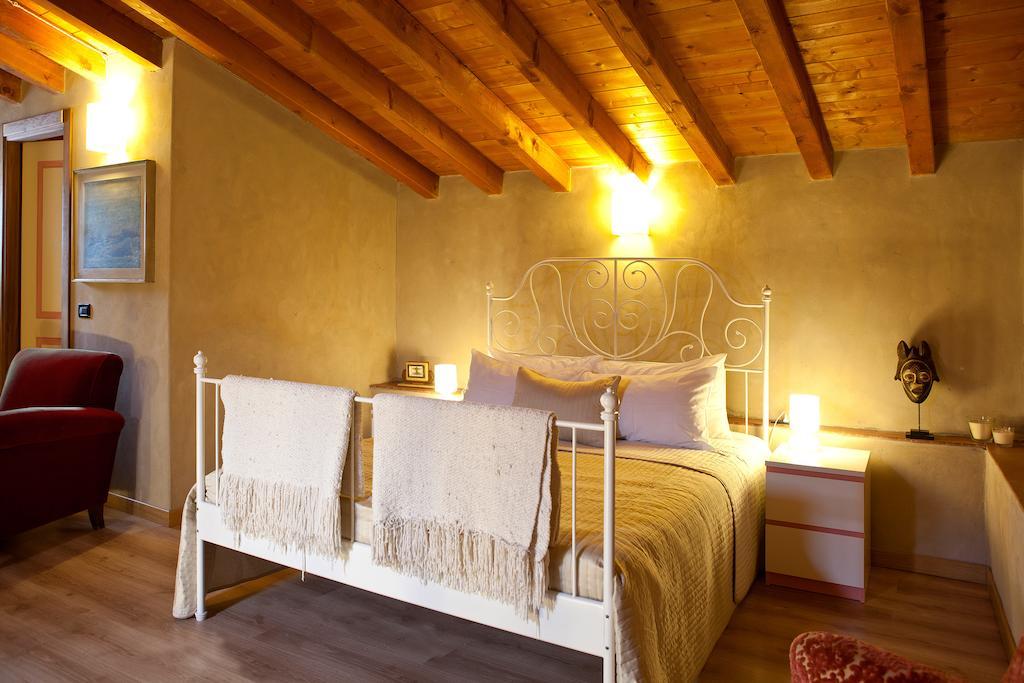 Castello Oldofredi Aparthotel Монте Изола Стая снимка