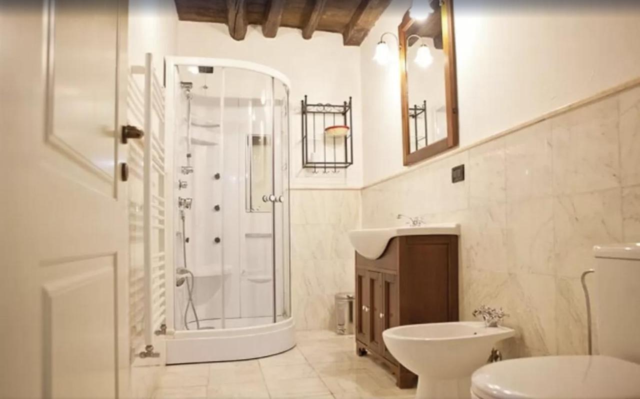 Castello Oldofredi Aparthotel Монте Изола Екстериор снимка